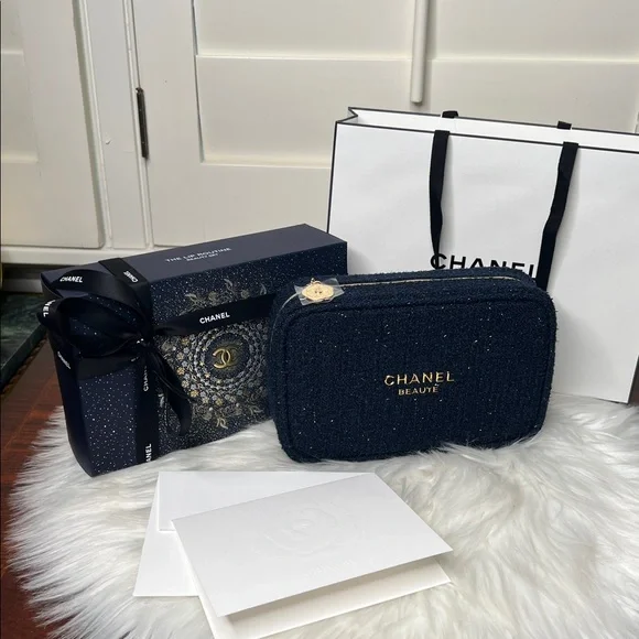 Chanel Limited Set:Serum, Lipstick, Cosmetic Bag, A Card, Ribbons & Shopping Bag - Picture 5 of 17